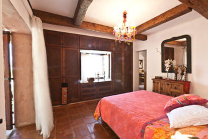 Room 10 of 22