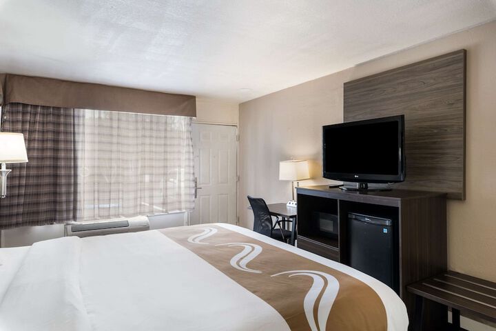 1 King Bed (8 of 13)