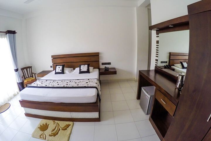 Room 9 of 25