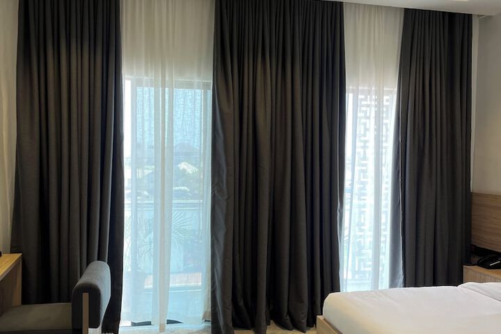 Room 9 of 48