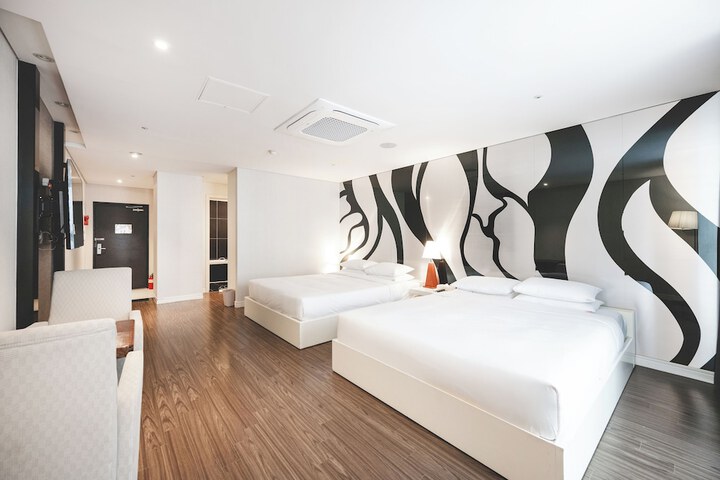Room 50 of 151
