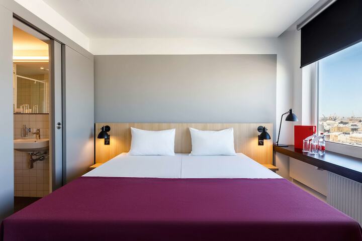 Room 17 of 51