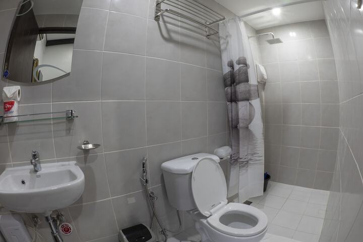Room 15 of 33