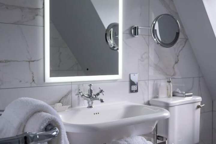 Room 15 of 52