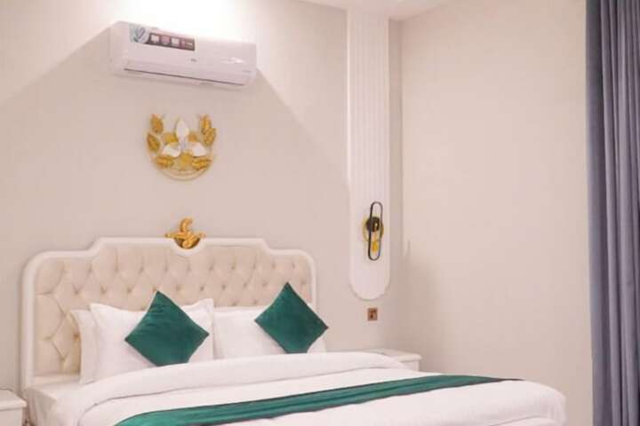 Room 7 of 27