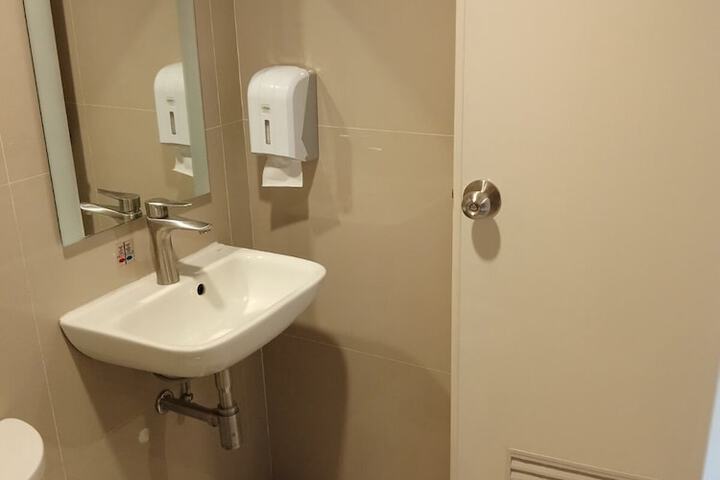 Room 17 of 27