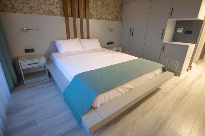 Room 12 of 22