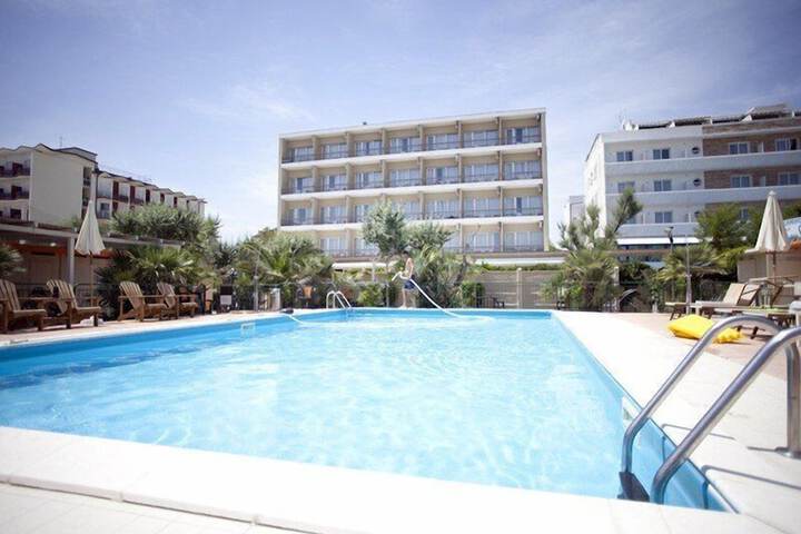 Pool Hotel