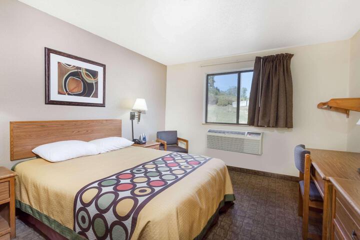 1 Queen Bed (1 of 11)