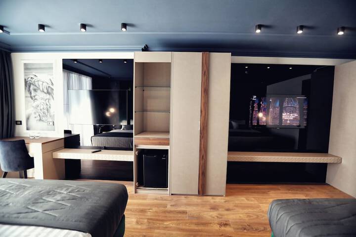 Room 25 of 107