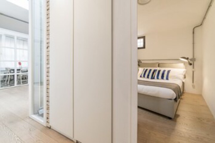 Room 4 of 24