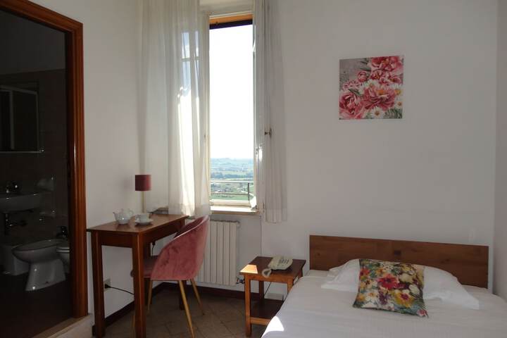 Room 30 of 79