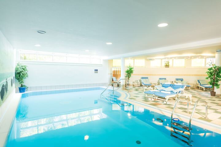Pool 20 of 33