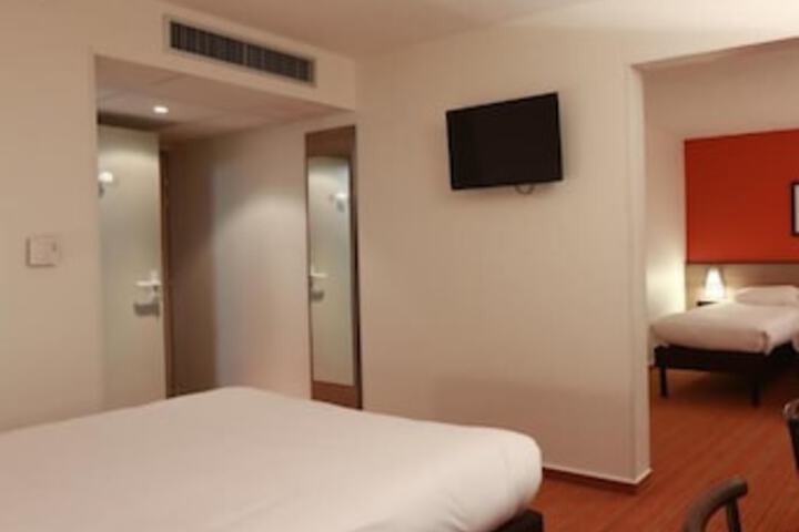 Room 25 of 53