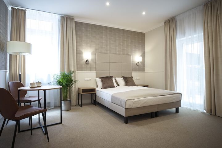 Room 7 of 73