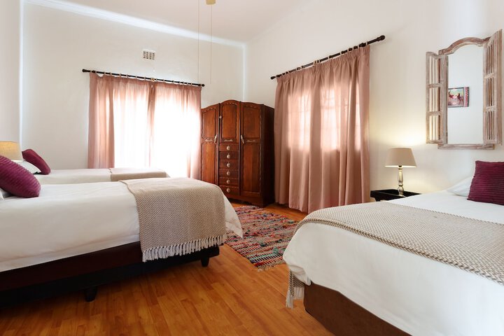 Room 5 of 18