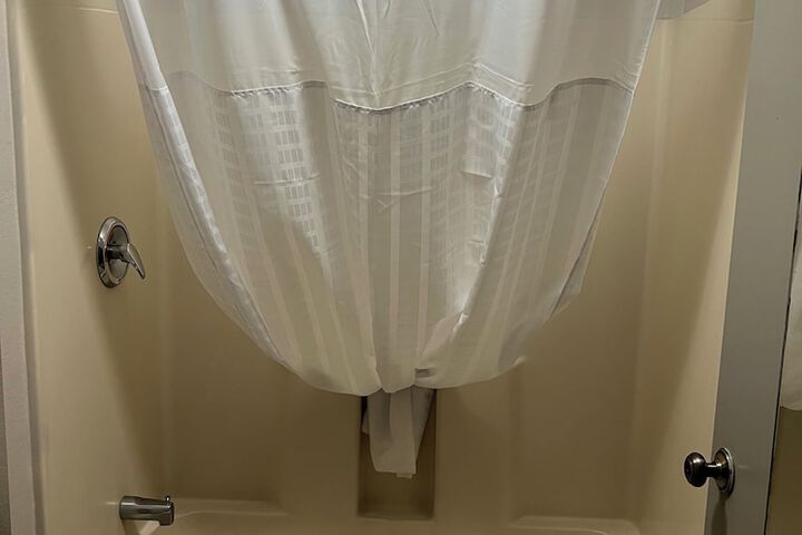 1 Queen Bed (6 of 21)