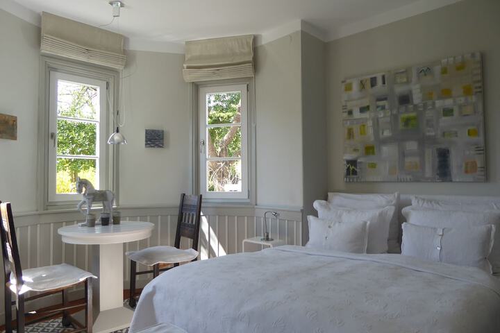 Room 2 of 52