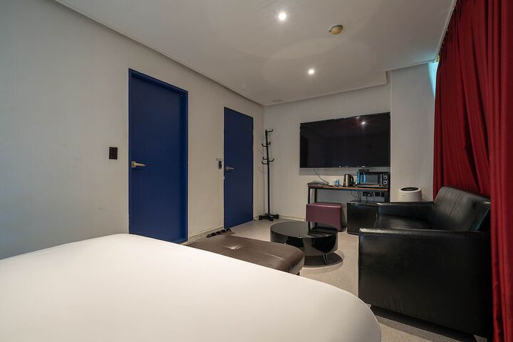 Room 34 of 82