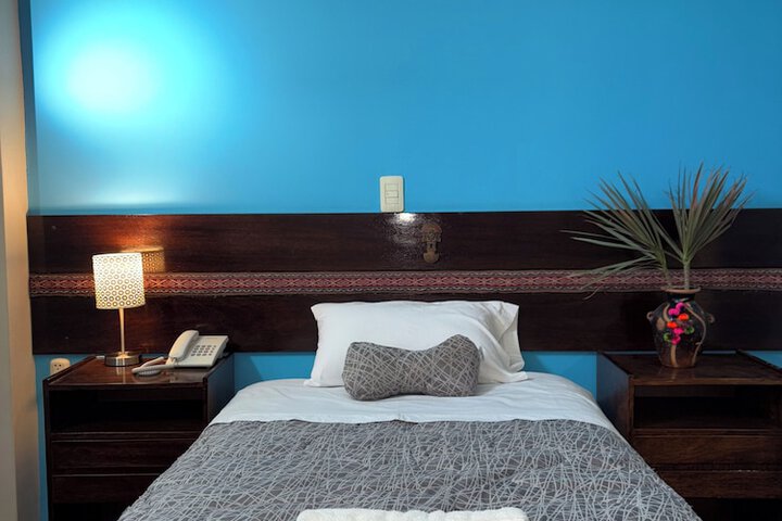 Room 4 of 8