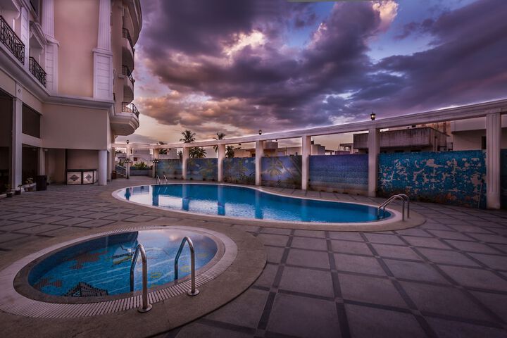 Hotel Pool
