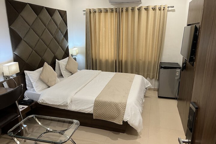 Room 12 of 23