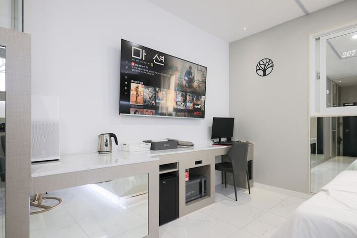 Room 4 of 69