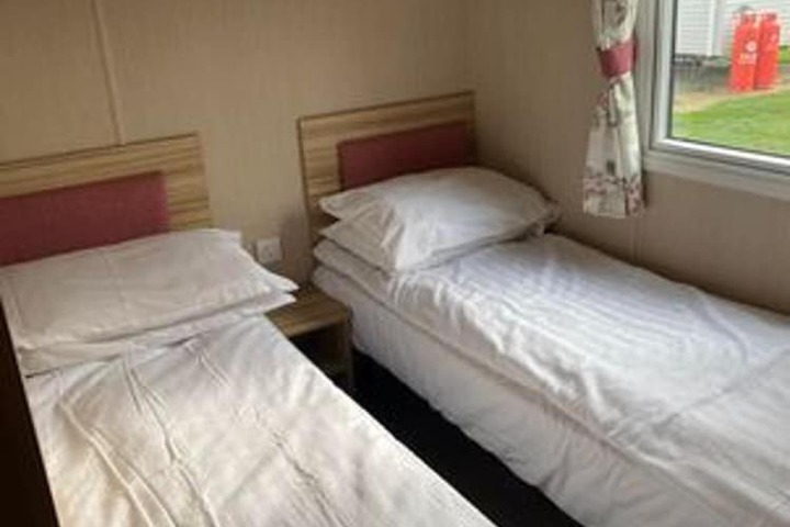 Room 2 of 10