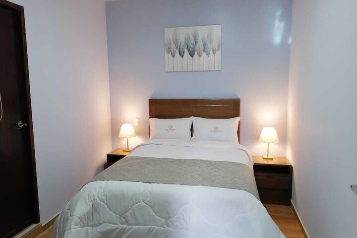 Room 6 of 11