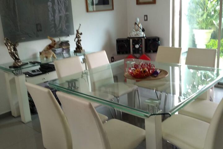 Dining 11 of 19