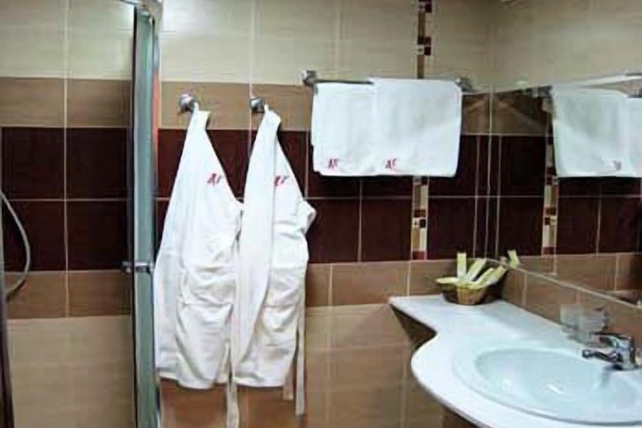 Room 35 of 77