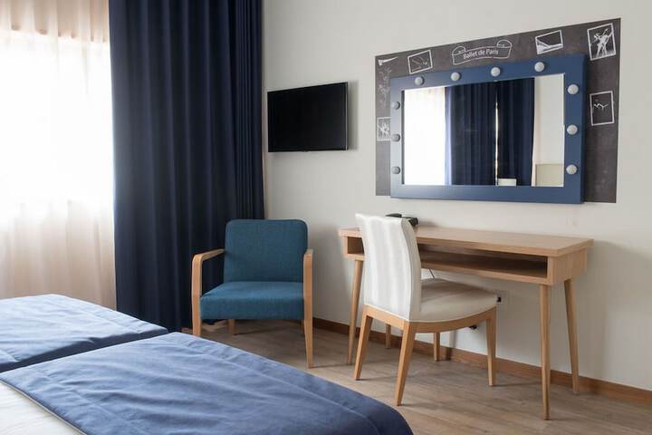 Room 9 of 49