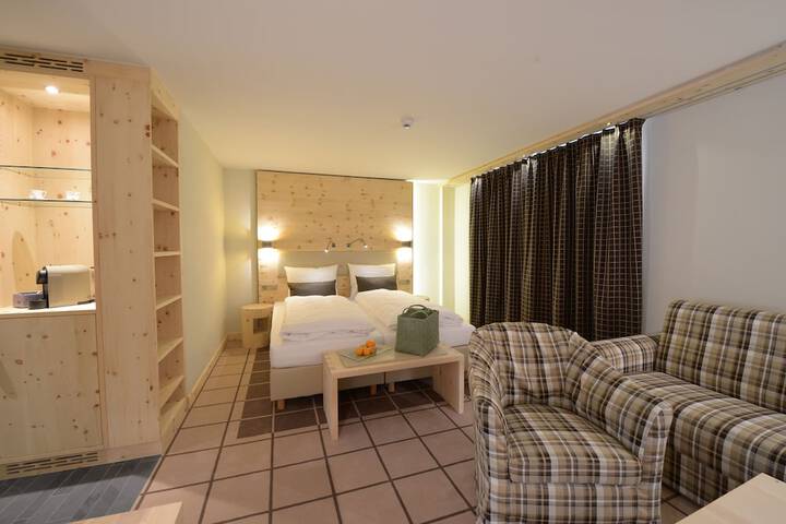 Room 8 of 65
