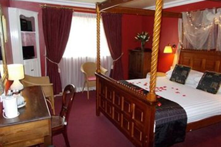 Room 7 of 13