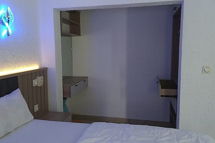Room 45 of 156