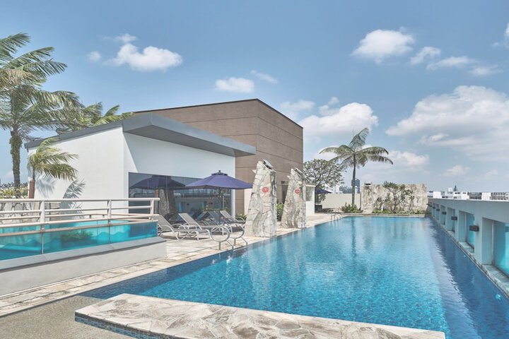 Hotel Pool