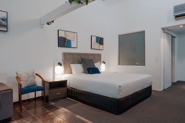 Room 32 of 72
