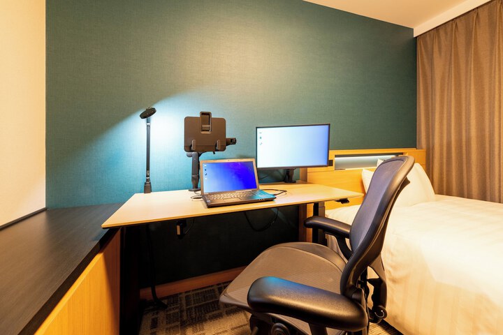 Room 18 of 125
