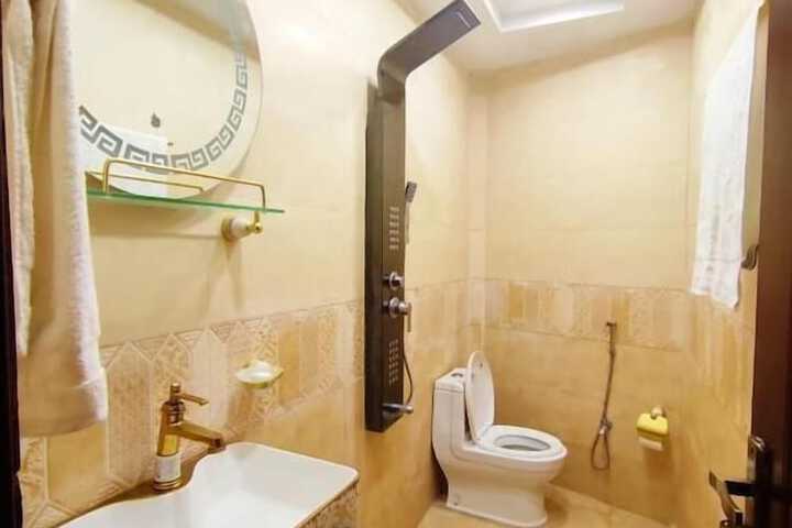 Room 5 of 6