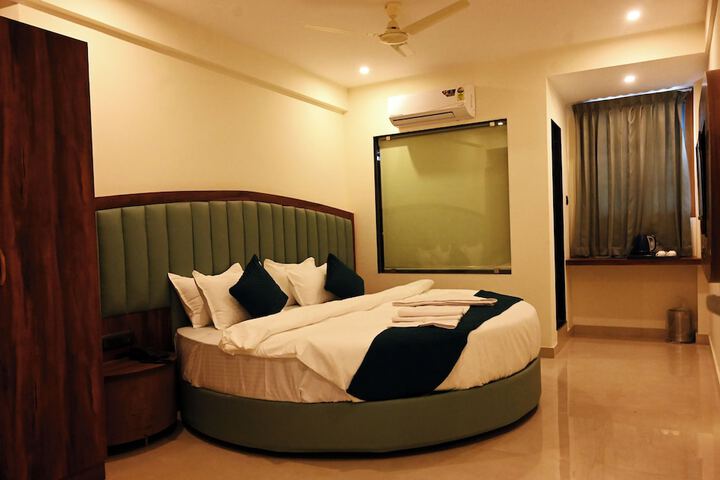 Room 11 of 24