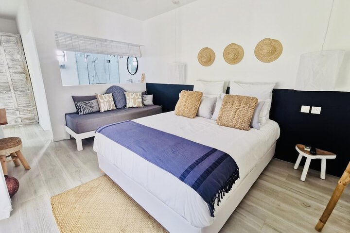 Room 4 of 27