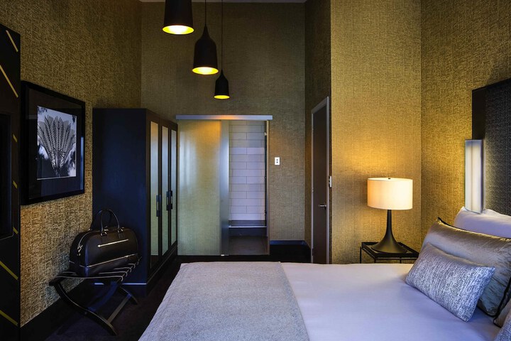 Room 18 of 83
