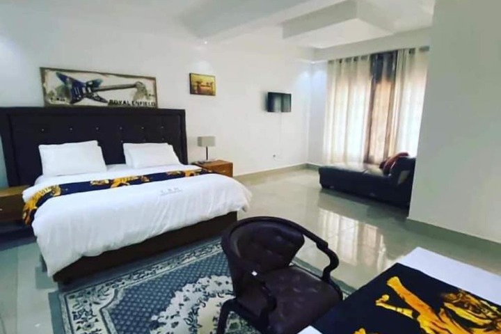 Room 4 of 27