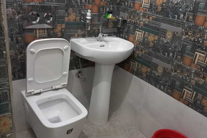 Room 15 of 16