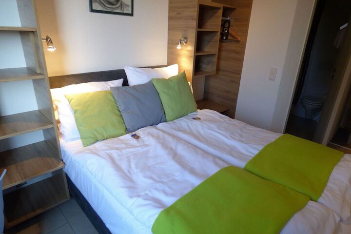Room 15 of 40