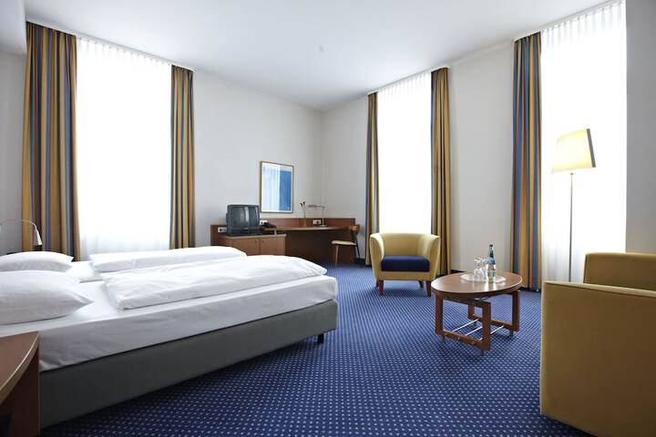 Room 6 of 42