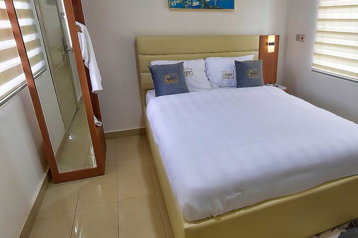 Room 4 of 111