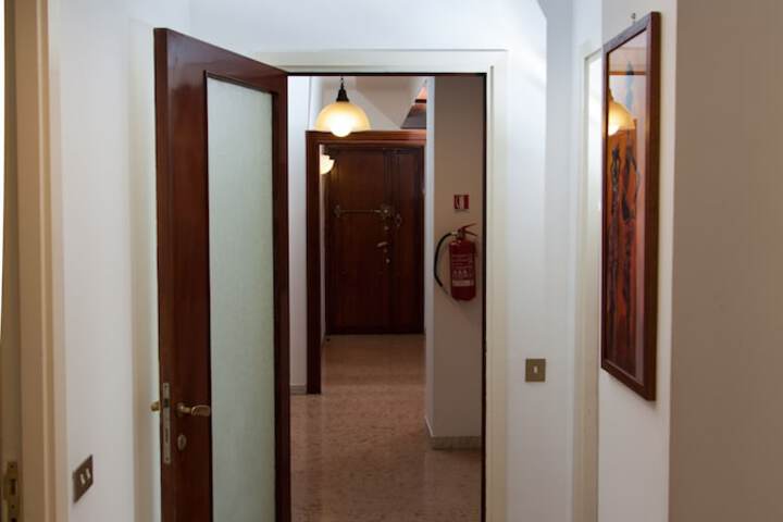 Ballroom/Hall 29 of 35