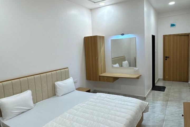 Room 2 of 16
