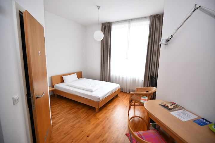 Room 13 of 28